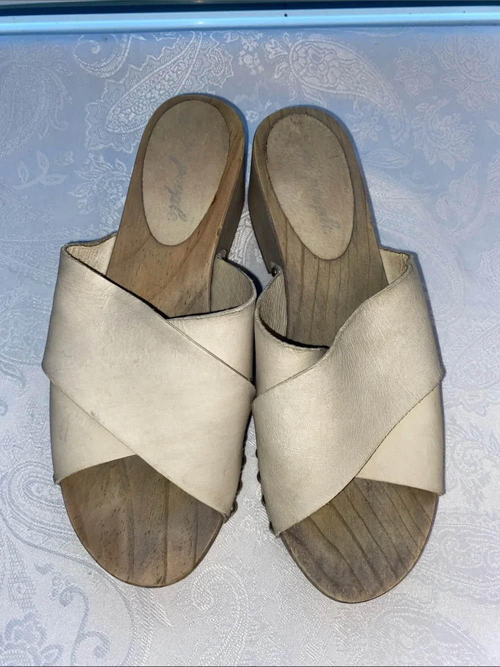 Preowned Free people Sonnet leather wooden clogs, bone, sz. 7.5/38